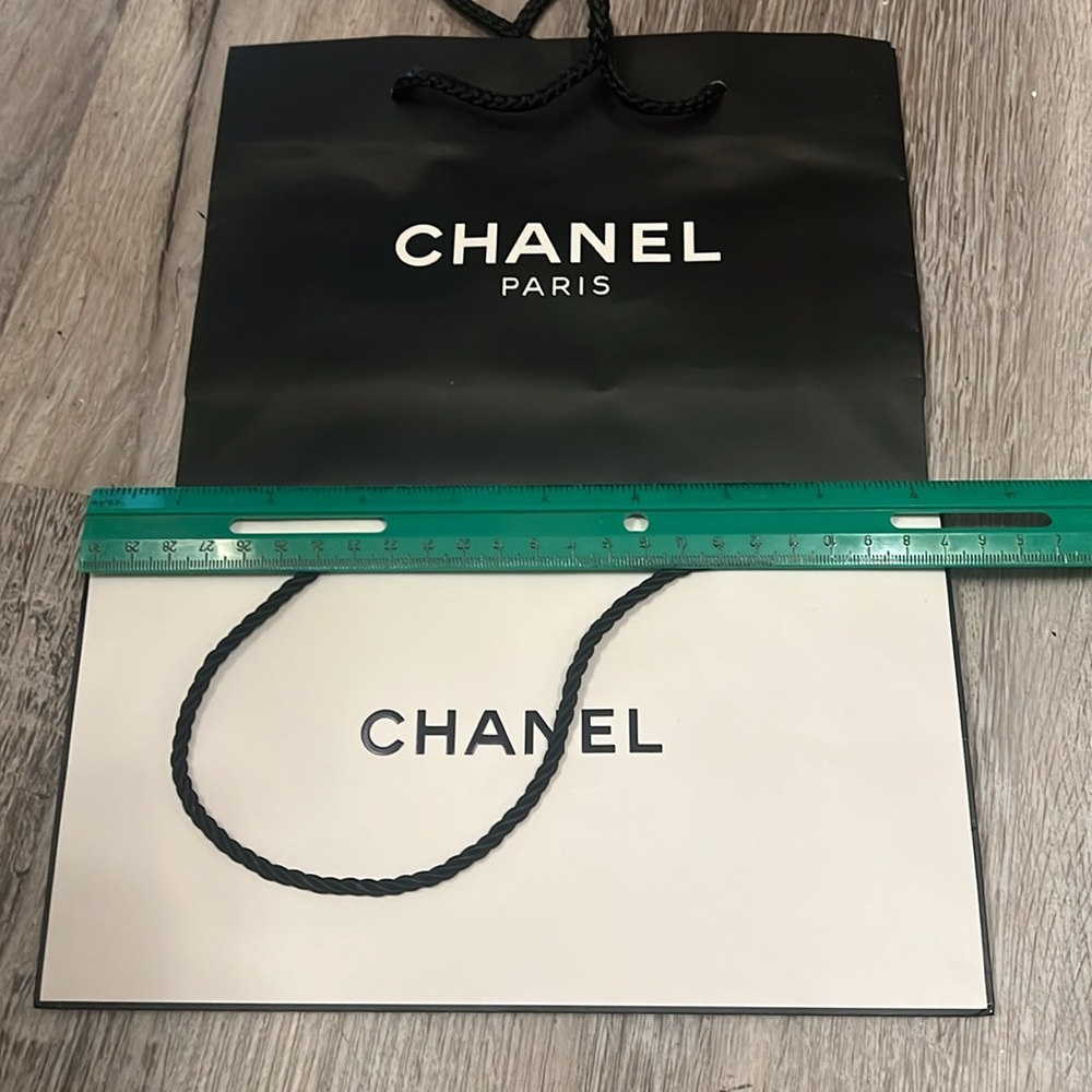 Bundle of 3 Chanel bags and box - Picture 5 of 6